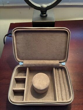 FINAL PRICE REDUCED WOLF Cream Travel Jewelry Organizer with  Logo